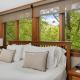 HOT TUB & PET-FRIENDLY Cabin in Cheshire Village, Black Mountain (foto 5)