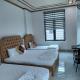 KY KY Hotel, Kon Rung (1)