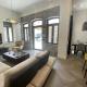 Venetian gem in neapolitan with private courtyard, Neápolis