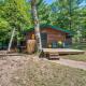 Beach and Game Room Access Lakefront Levering Cabin, Pellston - Fotografie 1