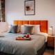 Family-Friendly 2-Bed Apartment with Scenic Canal Views, Parking & High-Speed Internet, Sleeps 6