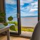 Chalet Studio #5 Waterfront with Spa Fireplace & Wifi Cap-Saint-Ignace - Фото 2