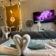 Netflix and WiFi Staycation Viceroy Walk to Venice Grand Canal, Manila - Fotografie 4