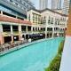 Netflix and WiFi Staycation Viceroy Walk to Venice Grand Canal, Manila - Fotografie 7