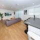 Modern 2BR Back House w/ TVs & Full Kitchen, Los Angeles - Foto 3