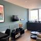 Stylish 1BD Flat, Calm, Light-Filled & Central, Wakefield (foto 9)