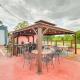 San Marcos River Hideaway with Game Room and Fire Pit, Martindale