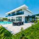 Luxury Villa with Spacious Garden