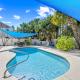 Holmes Getaway - Pet-Friendly, Pool, Walk to The Beach on AMI Holmes Beach - Foto 4