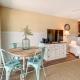 Sandy Oceanfront 2nd FL 1BR with pool at The Riggings, Kure Beach (fotografie 9)