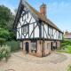 Lion Cottage - cosy english cottage in the country with parking, patio space and in an idyllic location, Bekesbourne