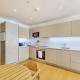 Chic 1 Bed Flat With Balcony Walking Distance to tube, Londyn - Zdjęcie 3
