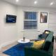 Trinity Apartments - 2 Bed Apartment - sleeps 6 - Spacious - Modern - 30 Seconds from High Street, Huntingdon (foto 2)