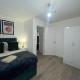 Trinity Apartments - 2 Bed Apartment - sleeps 6 - Spacious - Modern - 30 Seconds from High Street, Huntingdon (foto 4)