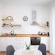Cute cozy home on Charles Square, Praha - Fotografie 3