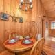 View! Cozy, Private, Fireplace, Hot Tub Log Cabin, Honeymoon! Sevierville - Foto 9