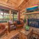 View! Cozy, Private, Fireplace, Hot Tub Log Cabin, Honeymoon! Sevierville - Foto 10