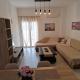 Evi's Apartment, Perea