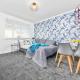 West End House by Klass Living Bellshill - Fotografie 5