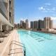 Trillionaire Bayhouse - Chic 1BR with Views, Pool and Gym, Dubaï - Photo 1