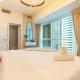 High-Floor 2BR with Pool and City Views, Near Tram Station and Dubai Marina Walk, Marina Heights, Dubai Marina by Deluxe Holiday Homes, Dubai - Foto 6