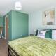 Ledger by Alt-Stay - 4 Bed all En-suite Contractor and Relocation Accommodation with Fast Wi Fi, Parking, Netflix, Full Kitchen, Washer Dryer - Weekly and Monthly Rates, Lofthouse (foto 2)