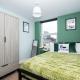 Ledger by Alt-Stay - 4 Bed all En-suite Contractor and Relocation Accommodation with Fast Wi Fi, Parking, Netflix, Full Kitchen, Washer Dryer - Weekly and Monthly Rates, Lofthouse (foto 4)