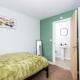 Ledger by Alt-Stay - 4 Bed all En-suite Contractor and Relocation Accommodation with Fast Wi Fi, Parking, Netflix, Full Kitchen, Washer Dryer - Weekly and Monthly Rates, Lofthouse (foto 5)