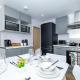 Ledger by Alt-Stay - 4 Bed all En-suite Contractor and Relocation Accommodation with Fast Wi Fi, Parking, Netflix, Full Kitchen, Washer Dryer - Weekly and Monthly Rates, Lofthouse (foto 3)