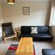 Quiet, Sleeps 12, 2 bathrooms, Lots of parking, KIA 2, Nottingham - Foto 2