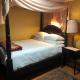 A secluded bedroom with a private full bathroom, Chicago (photo 3)