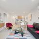 Stylish 2-Bed Townhouse with Balcony