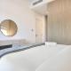 Designer Apartments in Kensington Waters, MBR City, with Pool Gym Sauna & Parking near Downtown and Creek, Dubaj - Fotografie 8