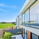 Panoramic Racecourse View - A Quiet Family Villa Over the Turf, Окленд - Фото 6