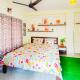 couple friendly room with balcony, kitchen private bath, コルカタ - 写真 2