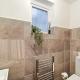 Family & Contractor Stay 4-Bed & Parking in NW10, Londres - Photo 4