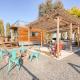 Rooftop Spa Tiny Cargo Home Farm Experience, Tulare (fotografie 3)