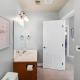 HUGE Downtown Getaway! w/Hot Tub, Arvada (foto 9)