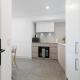 Bright 1-Bedroom Escape with Private BBQ North Fremantle - Foto 8
