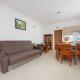 Spacious House with Parking & Garden by Noclegi Renters, Varsavia - Foto 4