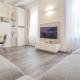 Modern & Stylish Apartment in Como City by Rent All Como Комо - Фото 3