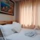 101-2Br-1bed quenn-1single-1-pullout 2 sofa 2-cr pool view with balcony, Манила - Фото 8