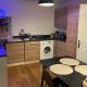 Enjoy Modern Room With Balcony in a share flat and Explore London, Londres - Photo 10