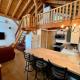 Alpenrose 4, Hottub, Mountains View, AC, sleep 5, Golden