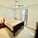 EADO Essentials Suite with Fridge, Microwave, WiFi and AC, Houston - Fotografie 1