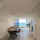 Beachfront Breeze Vacation, Bat Yam (foto 6)