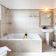 Sunny Villa with Hot Tub, Garden and 2 Bedrooms, 5 Minutes to the Beach, Pyla (foto 7)