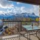 Chic Mountain View - Pool & HotTub - Fireplace - BBQ!, Canmore - Fotografie 6