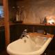 The Bothy, wood fired hot tub, luxury spa bathroom, St Asaph (foto 6)
