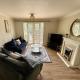 Woking 2-Bed Flat with Balcony, En-Suite and Parking - Foto 1
